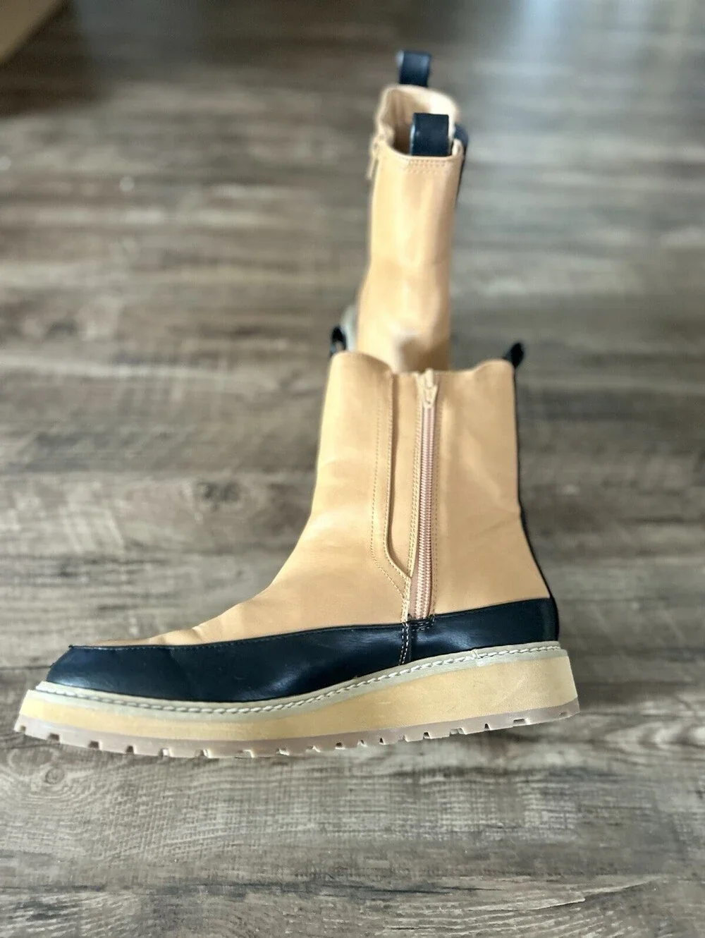 Universal Thread Cambria Chelsea Boots Size 9 Women’s